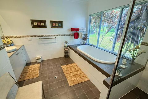 Glenelg On King Bed & Breakfast - Accommodation Tasmania 1