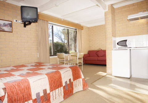 Yowani Country Club - Accommodation Tasmania 0