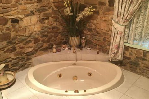The Olde Devonshire House - Accommodation Tasmania 4