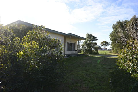 Sea Lake Motel - Accommodation Tasmania 2