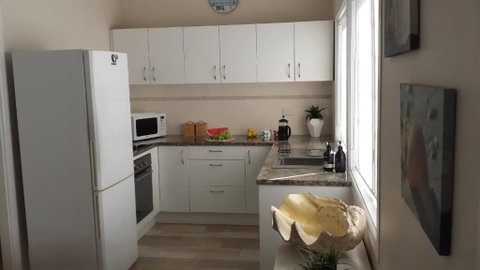 SHELLHARBOUR BEACH COTTAGE 1 Minute Walk To Beach Flags In Summer - Accommodation Tasmania 3