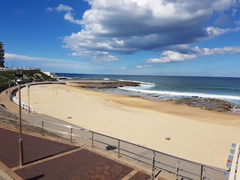 Newcastle Short Stay Apartments - Sandbar Newcastle Beach - Accommodation Tasmania 1