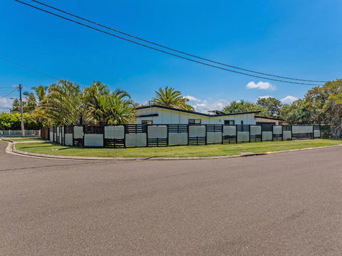 Marcoola House Pet Friendly Sunshine Coast - Accommodation Tasmania 1