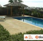 La Mer Home with a Pool - Accommodation Tasmania