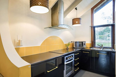 Airlie Beach Eco Cabins - Accommodation Tasmania 4