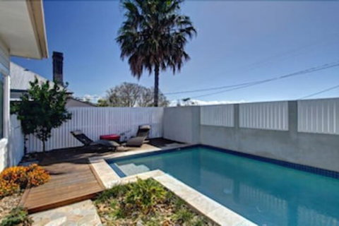 Away On Seaview Street - Accommodation Tasmania 2