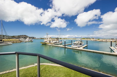 Waters Edge Townhouse 2 - Accommodation Tasmania 1