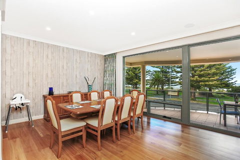 Ultimate Esplanade 3 Storey Experience WiFi - Accommodation Tasmania 2