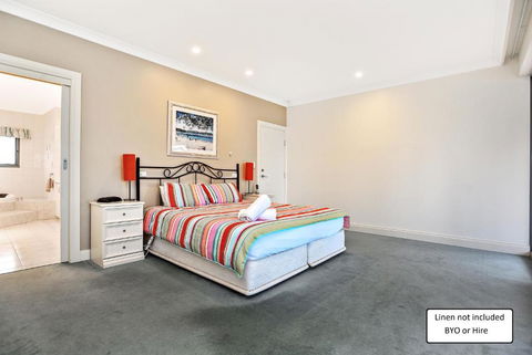 Ultimate Esplanade 3 Storey Experience WiFi - Accommodation Tasmania 4