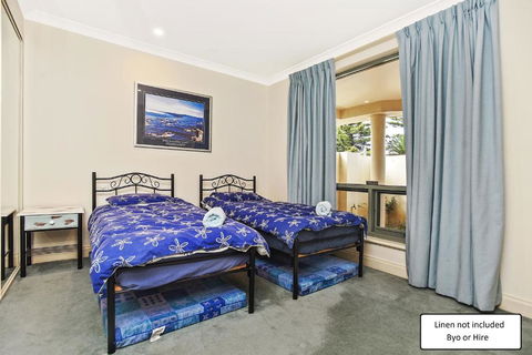 Ultimate Esplanade 3 Storey Experience WiFi - Accommodation Tasmania 6