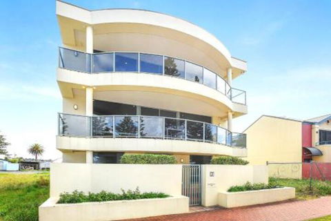 Ultimate Esplanade 3 Storey Experience WiFi - Accommodation Tasmania 0