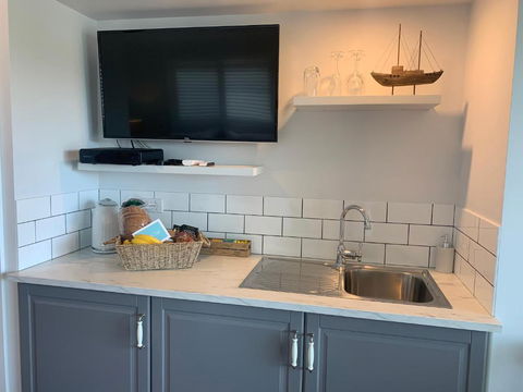 B & B On The Water - Accommodation Tasmania 2