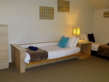 Ironbark - Deluxe Family Townhouse - Accommodation Tasmania 1