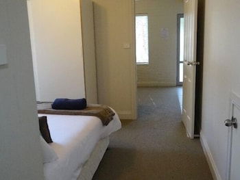 Ironbark - Deluxe Family Townhouse - Accommodation Tasmania 4