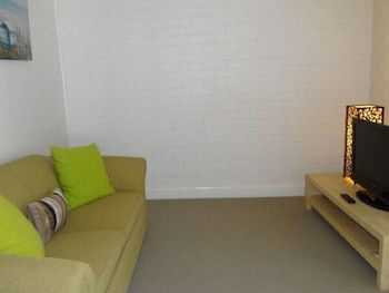 Ironbark - Deluxe Family Townhouse - Accommodation Tasmania 5