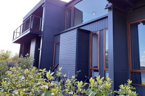 Amazing Unique Five-Star Waterfront Retreat - Accommodation Tasmania 1