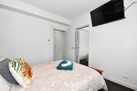 Close To Airport City & Shops - Accommodation Tasmania 4