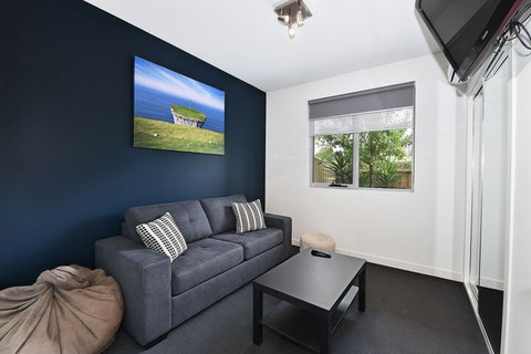 Close To Airport City & Shops - Accommodation Tasmania 7
