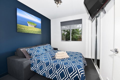 Close To Airport City & Shops - Accommodation Tasmania 1