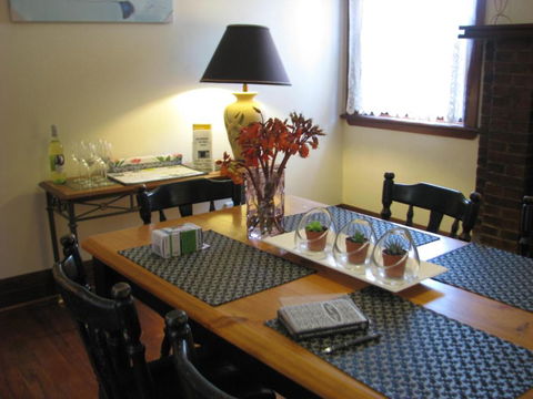 Art Deco Cottage - Accommodation Tasmania 4