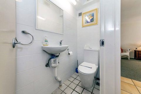 Mistral Court Unit 2 / 17 Mistral Close - Accommodation Tasmania 5