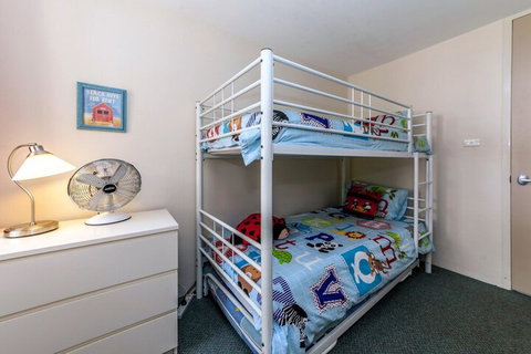 Mistral Court Unit 2 / 17 Mistral Close - Accommodation Tasmania 2