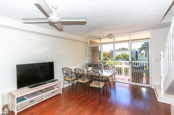 Taranaki - Accommodation Tasmania 2