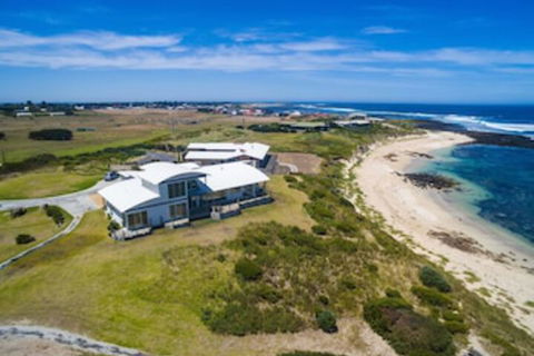 WYTONIA 3 PENTHOUSE - Accommodation Tasmania 0