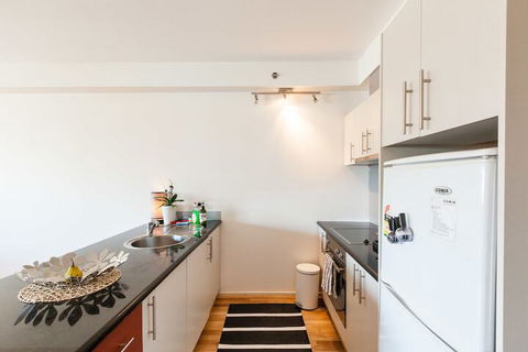 LANCE, 1BDR Melbourne Apartment - Accommodation Tasmania 3