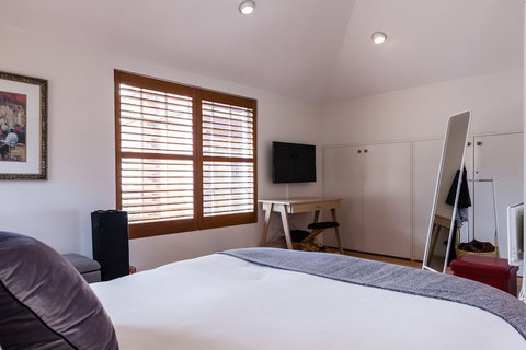 VERA, 1BDR South Melbourne Apartment - Accommodation Tasmania 0