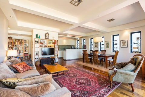 BELLE, 2BDR Melbourne Apartment - Accommodation Tasmania 4