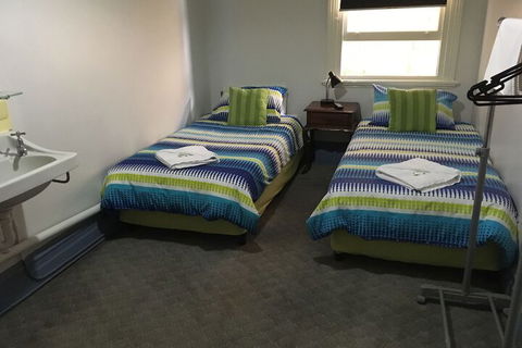 Albany Hotel - Accommodation Tasmania 1