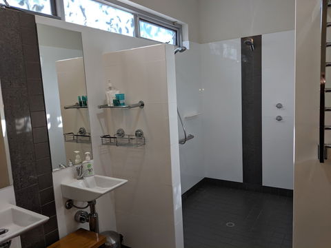 Hanover Bay Apartments - Accommodation Tasmania 5
