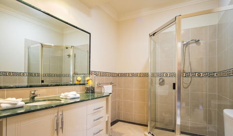 LUXE At Sanctuary Cove - Accommodation Tasmania 2