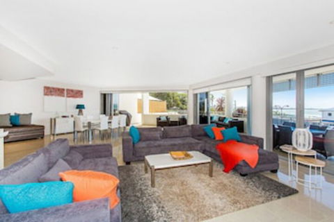 KINGSCLIFF OCEAN FRONT TERRACE 4 - Accommodation Tasmania 0