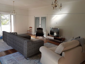 Kilmarnock House - Accommodation Tasmania 0