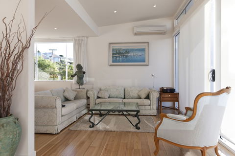 Sandy Bay Sensation - Accommodation Tasmania 6