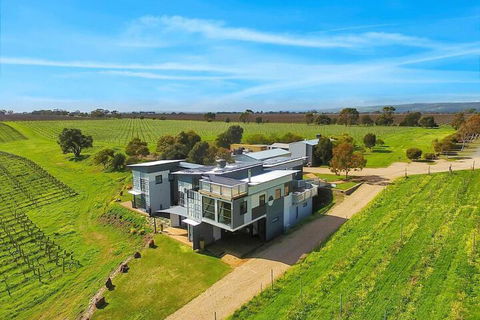 Hotel California Road Inkwell Wines - Accommodation Tasmania 1