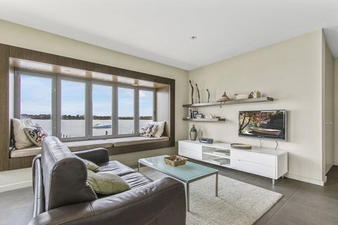 A Window On The Bay - Accommodation Tasmania 4
