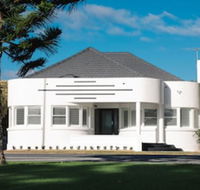 Deco Beach Luxury Apartments - Accommodation Tasmania