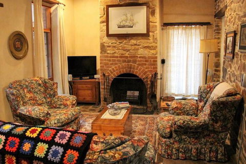Lemke Cottage Moculta - Accommodation Tasmania 2