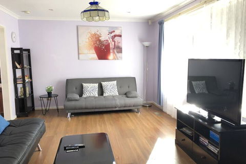 Canberra Entire House 3 Bedroom - Accommodation Tasmania 5