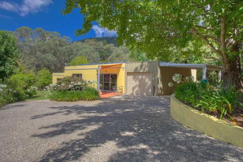 A Bach At Bright Bright VIC - Accommodation Tasmania 1