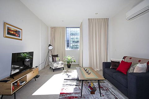 Spacious 1-Bedroom Apartment With Parking - Accommodation Tasmania 3