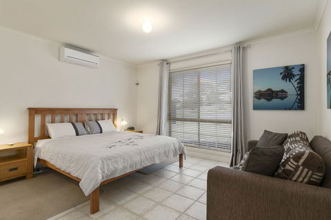 Seaholme Free Wifi & Foxtel - Accommodation Tasmania 7