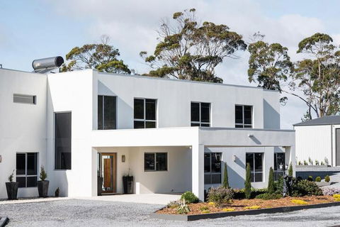 Paradise Point Tamar Valley Residence With Pool - Accommodation Tasmania 1