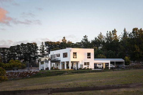 Paradise Point Tamar Valley Residence With Pool - Accommodation Tasmania 3