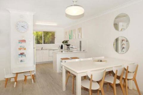 Unit 1 / 14 Tamarindus Street Marcoola Beach Pet Friendly 300 BOND Linen Supplied - Accommodation Tasmania 4