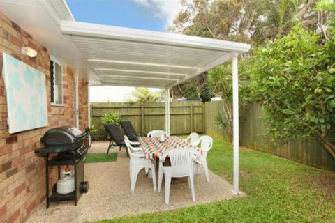 Unit 1 / 14 Tamarindus Street Marcoola Beach Pet Friendly 300 BOND Linen Supplied - Accommodation Tasmania 5