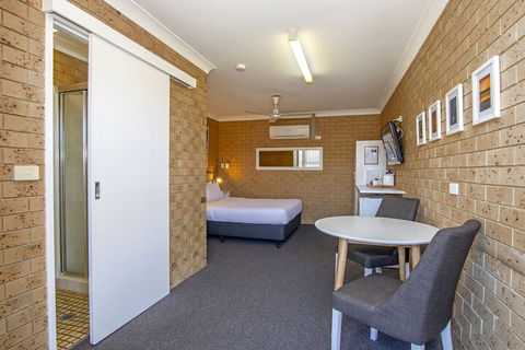 Coast Inn Motel - Accommodation Tasmania 5